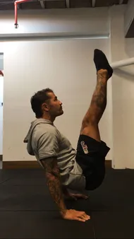 How to Perform V Sit Calisthenics